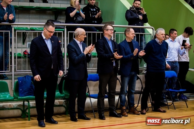 Zdjęcie w galerii na portalu naszraciborz.pl: Piłkarskie Mikołajki w Arenie Rafako. Młodzi unici najlepsi wiadomości z regionu