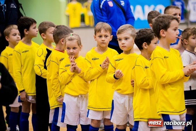 Zdjęcie w galerii na portalu naszraciborz.pl: Piłkarskie Mikołajki w Arenie Rafako. Młodzi unici najlepsi wiadomości z regionu