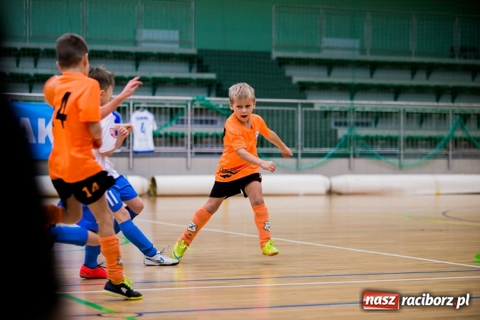 Zdjęcie w galerii na portalu naszraciborz.pl: Piłkarskie Mikołajki w Arenie Rafako. Młodzi unici najlepsi wiadomości z regionu