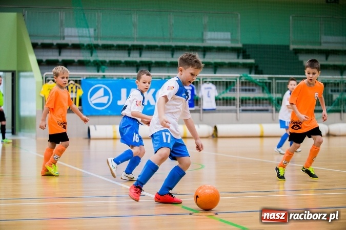 Zdjęcie w galerii na portalu naszraciborz.pl: Piłkarskie Mikołajki w Arenie Rafako. Młodzi unici najlepsi wiadomości z regionu