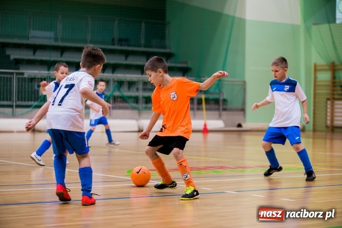 Zdjęcie w galerii na portalu naszraciborz.pl: Piłkarskie Mikołajki w Arenie Rafako. Młodzi unici najlepsi wiadomości z regionu