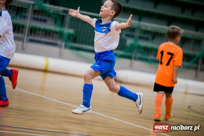 Zdjęcie w galerii na portalu naszraciborz.pl: Piłkarskie Mikołajki w Arenie Rafako. Młodzi unici najlepsi wiadomości z regionu
