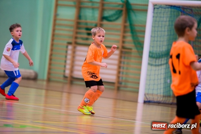 Zdjęcie w galerii na portalu naszraciborz.pl: Piłkarskie Mikołajki w Arenie Rafako. Młodzi unici najlepsi wiadomości z regionu