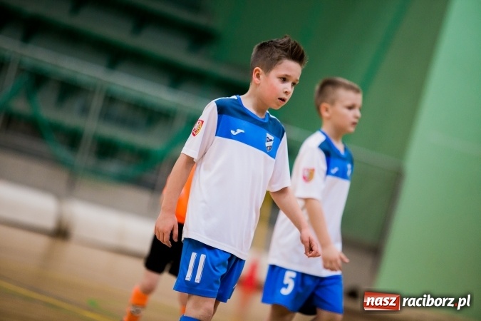 Zdjęcie w galerii na portalu naszraciborz.pl: Piłkarskie Mikołajki w Arenie Rafako. Młodzi unici najlepsi wiadomości z regionu