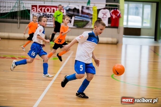 Zdjęcie w galerii na portalu naszraciborz.pl: Piłkarskie Mikołajki w Arenie Rafako. Młodzi unici najlepsi wiadomości z regionu