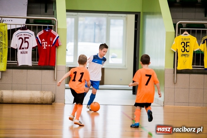 Zdjęcie w galerii na portalu naszraciborz.pl: Piłkarskie Mikołajki w Arenie Rafako. Młodzi unici najlepsi wiadomości z regionu