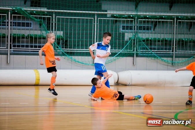 Zdjęcie w galerii na portalu naszraciborz.pl: Piłkarskie Mikołajki w Arenie Rafako. Młodzi unici najlepsi wiadomości z regionu