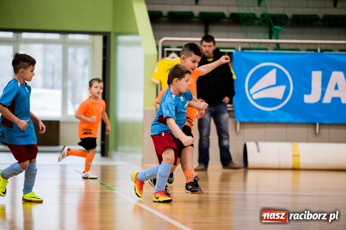 Zdjęcie w galerii na portalu naszraciborz.pl: Piłkarskie Mikołajki w Arenie Rafako. Młodzi unici najlepsi wiadomości z regionu