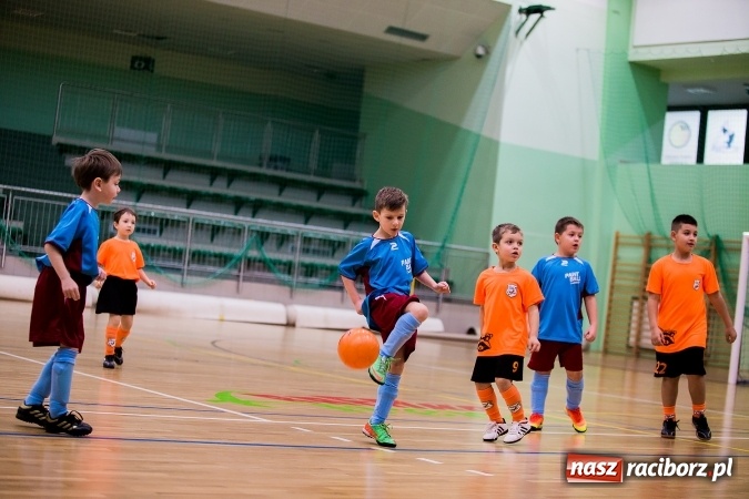 Zdjęcie w galerii na portalu naszraciborz.pl: Piłkarskie Mikołajki w Arenie Rafako. Młodzi unici najlepsi wiadomości z regionu