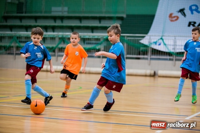 Zdjęcie w galerii na portalu naszraciborz.pl: Piłkarskie Mikołajki w Arenie Rafako. Młodzi unici najlepsi wiadomości z regionu