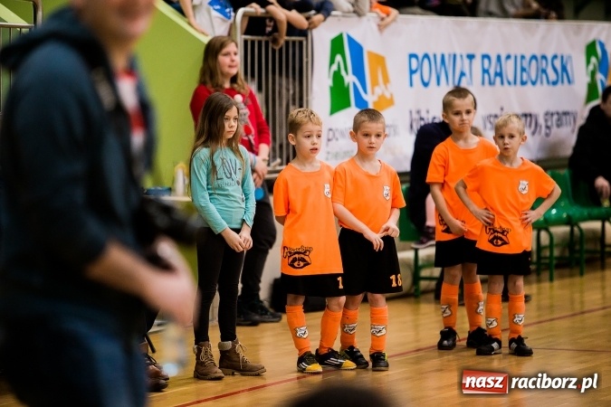 Zdjęcie w galerii na portalu naszraciborz.pl: Piłkarskie Mikołajki w Arenie Rafako. Młodzi unici najlepsi wiadomości z regionu