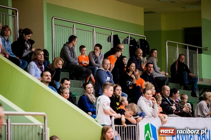 Zdjęcie w galerii na portalu naszraciborz.pl: Piłkarskie Mikołajki w Arenie Rafako. Młodzi unici najlepsi wiadomości z regionu
