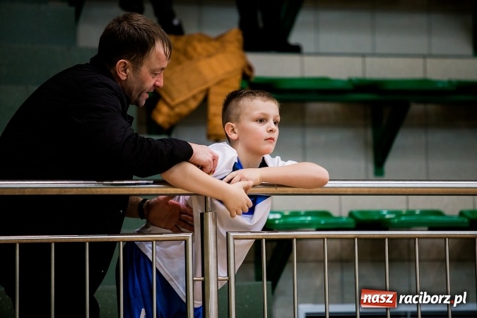 Zdjęcie w galerii na portalu naszraciborz.pl: Piłkarskie Mikołajki w Arenie Rafako. Młodzi unici najlepsi wiadomości z regionu