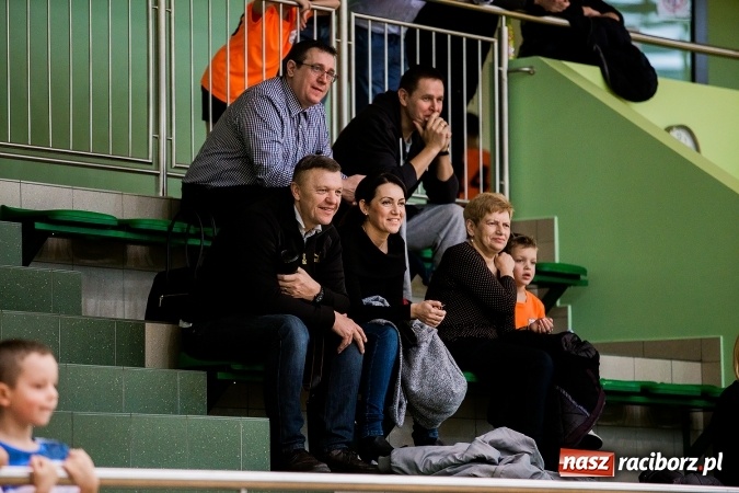 Zdjęcie w galerii na portalu naszraciborz.pl: Piłkarskie Mikołajki w Arenie Rafako. Młodzi unici najlepsi wiadomości z regionu
