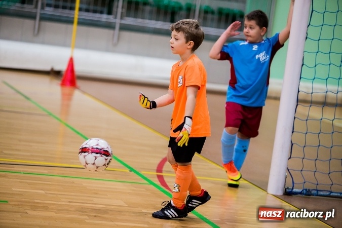 Zdjęcie w galerii na portalu naszraciborz.pl: Piłkarskie Mikołajki w Arenie Rafako. Młodzi unici najlepsi wiadomości z regionu