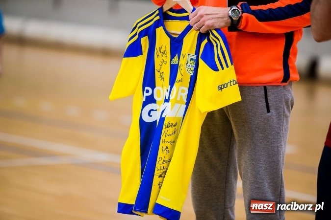 Zdjęcie w galerii na portalu naszraciborz.pl: Piłkarskie Mikołajki w Arenie Rafako. Młodzi unici najlepsi wiadomości z regionu