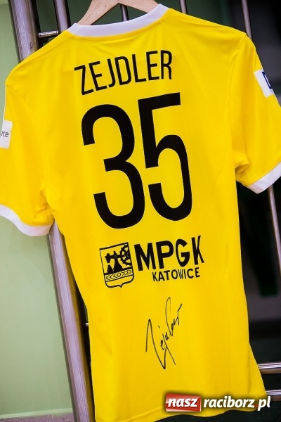 Zdjęcie w galerii na portalu naszraciborz.pl: Piłkarskie Mikołajki w Arenie Rafako. Młodzi unici najlepsi wiadomości z regionu