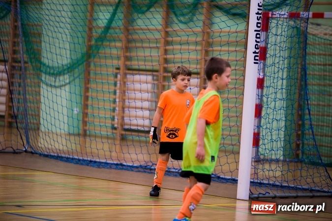 Zdjęcie w galerii na portalu naszraciborz.pl: Piłkarskie Mikołajki w Arenie Rafako. Młodzi unici najlepsi wiadomości z regionu