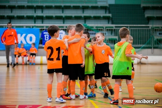 Zdjęcie w galerii na portalu naszraciborz.pl: Piłkarskie Mikołajki w Arenie Rafako. Młodzi unici najlepsi wiadomości z regionu