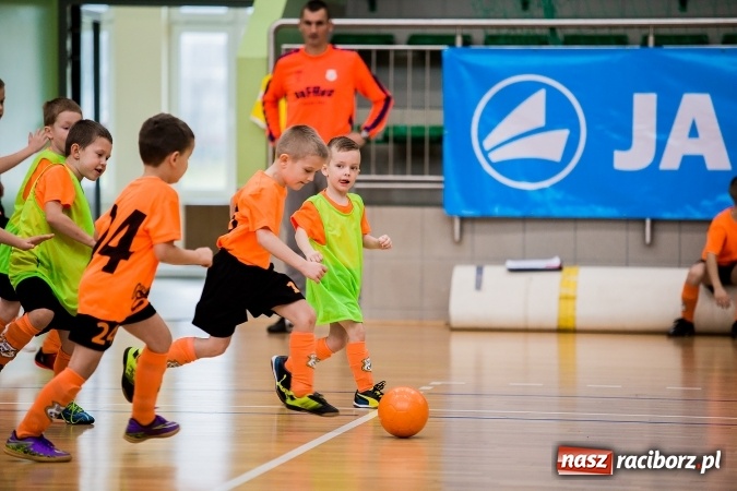 Zdjęcie w galerii na portalu naszraciborz.pl: Piłkarskie Mikołajki w Arenie Rafako. Młodzi unici najlepsi wiadomości z regionu
