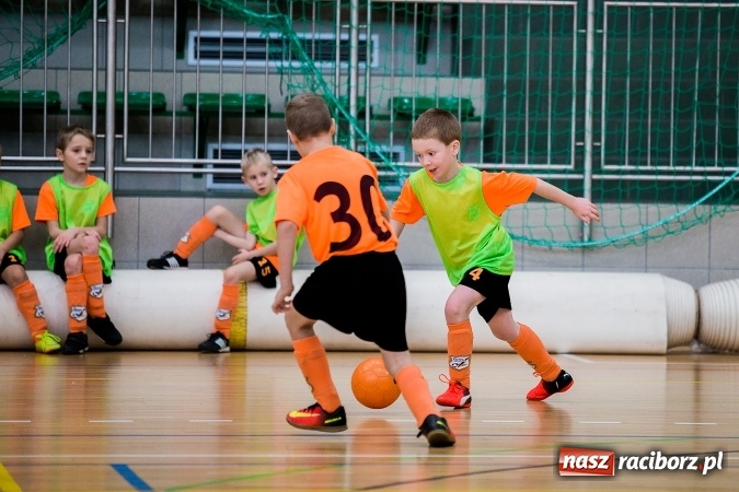 Zdjęcie w galerii na portalu naszraciborz.pl: Piłkarskie Mikołajki w Arenie Rafako. Młodzi unici najlepsi wiadomości z regionu