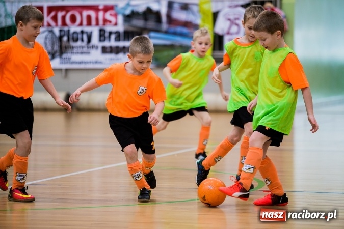 Zdjęcie w galerii na portalu naszraciborz.pl: Piłkarskie Mikołajki w Arenie Rafako. Młodzi unici najlepsi wiadomości z regionu