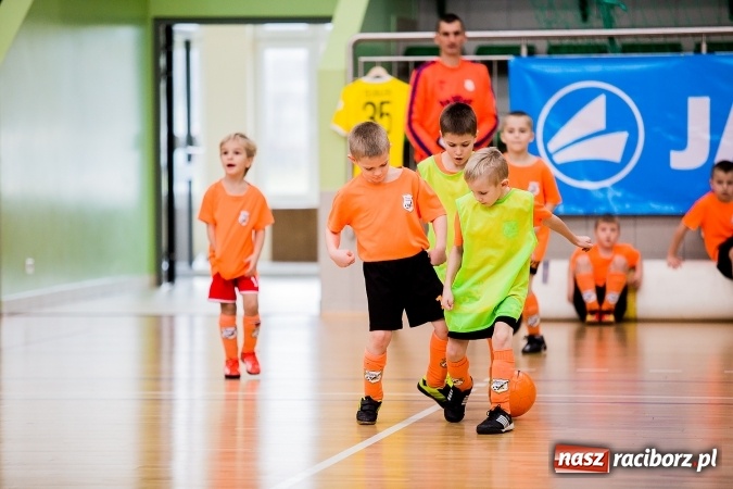 Zdjęcie w galerii na portalu naszraciborz.pl: Piłkarskie Mikołajki w Arenie Rafako. Młodzi unici najlepsi wiadomości z regionu