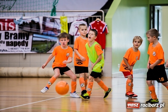 Zdjęcie w galerii na portalu naszraciborz.pl: Piłkarskie Mikołajki w Arenie Rafako. Młodzi unici najlepsi wiadomości z regionu