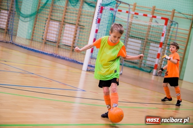 Zdjęcie w galerii na portalu naszraciborz.pl: Piłkarskie Mikołajki w Arenie Rafako. Młodzi unici najlepsi wiadomości z regionu