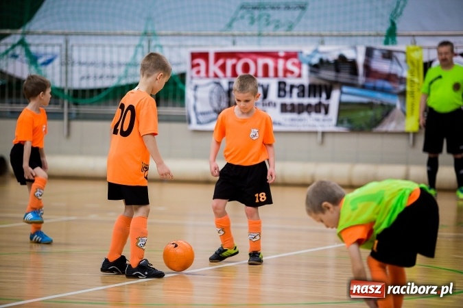 Zdjęcie w galerii na portalu naszraciborz.pl: Piłkarskie Mikołajki w Arenie Rafako. Młodzi unici najlepsi wiadomości z regionu