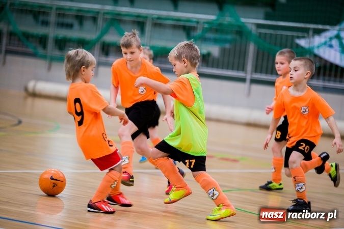 Zdjęcie w galerii na portalu naszraciborz.pl: Piłkarskie Mikołajki w Arenie Rafako. Młodzi unici najlepsi wiadomości z regionu