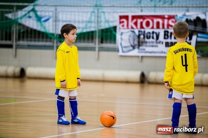 Zdjęcie w galerii na portalu naszraciborz.pl: Piłkarskie Mikołajki w Arenie Rafako. Młodzi unici najlepsi wiadomości z regionu