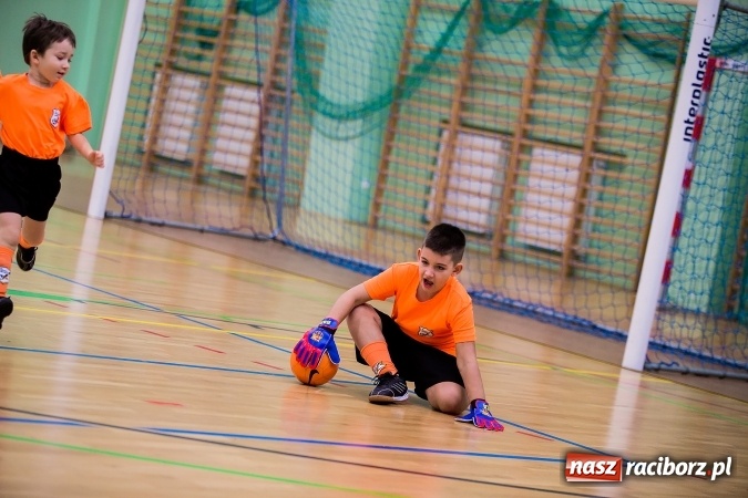 Zdjęcie w galerii na portalu naszraciborz.pl: Piłkarskie Mikołajki w Arenie Rafako. Młodzi unici najlepsi wiadomości z regionu