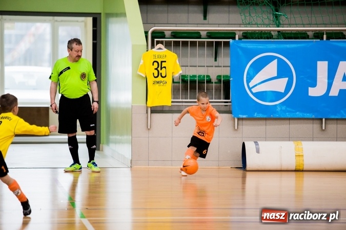 Zdjęcie w galerii na portalu naszraciborz.pl: Piłkarskie Mikołajki w Arenie Rafako. Młodzi unici najlepsi wiadomości z regionu