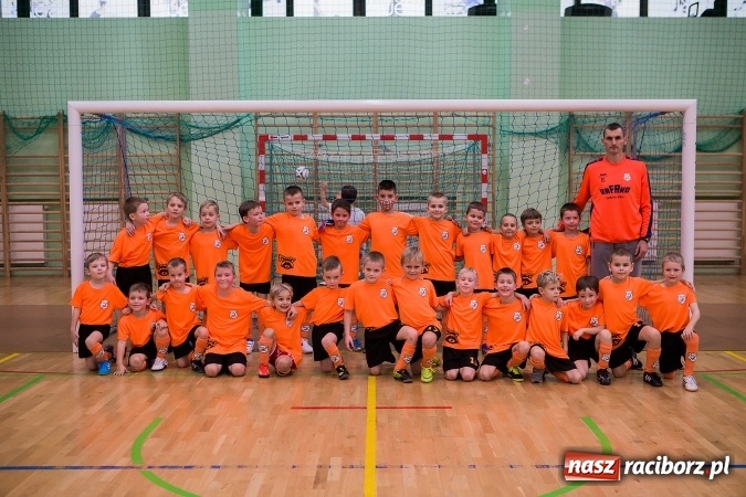 Zdjęcie w galerii na portalu naszraciborz.pl: Piłkarskie Mikołajki w Arenie Rafako. Młodzi unici najlepsi wiadomości z regionu