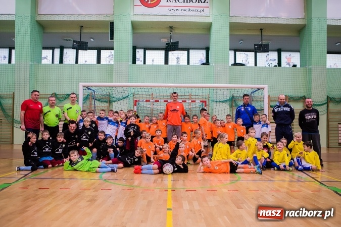 Zdjęcie w galerii na portalu naszraciborz.pl: Piłkarskie Mikołajki w Arenie Rafako. Młodzi unici najlepsi wiadomości z regionu