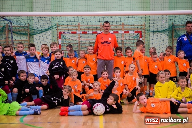 Zdjęcie w galerii na portalu naszraciborz.pl: Piłkarskie Mikołajki w Arenie Rafako. Młodzi unici najlepsi wiadomości z regionu