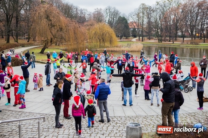 Zdjęcie w galerii na portalu naszraciborz.pl: Bieg Mikołajkowy w parku Roth wiadomości z regionu