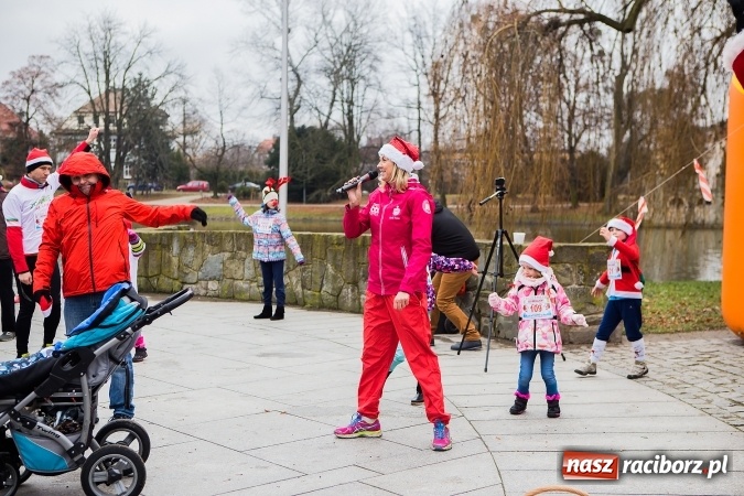 Zdjęcie w galerii na portalu naszraciborz.pl: Bieg Mikołajkowy w parku Roth wiadomości z regionu