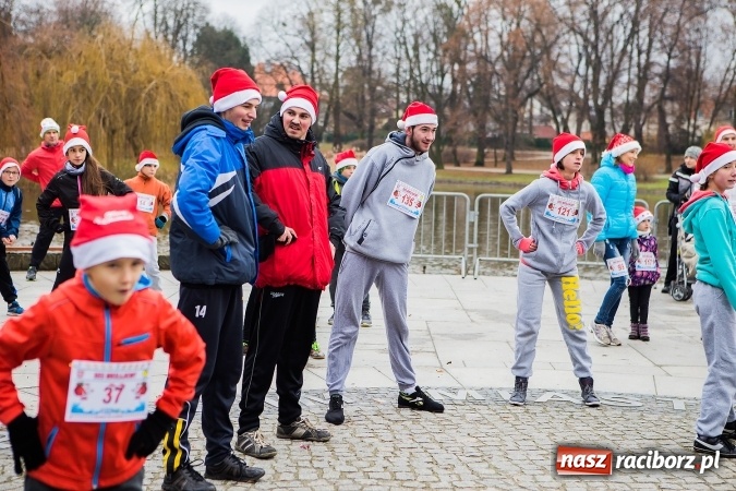 Zdjęcie w galerii na portalu naszraciborz.pl: Bieg Mikołajkowy w parku Roth wiadomości z regionu