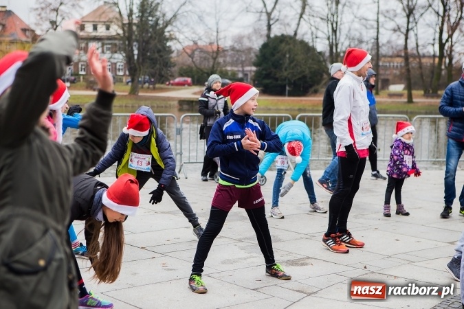 Zdjęcie w galerii na portalu naszraciborz.pl: Bieg Mikołajkowy w parku Roth wiadomości z regionu