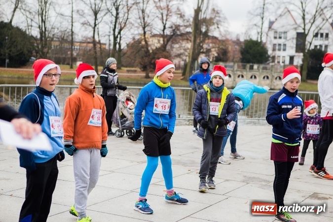 Zdjęcie w galerii na portalu naszraciborz.pl: Bieg Mikołajkowy w parku Roth wiadomości z regionu