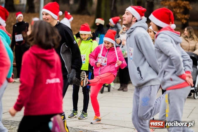 Zdjęcie w galerii na portalu naszraciborz.pl: Bieg Mikołajkowy w parku Roth wiadomości z regionu