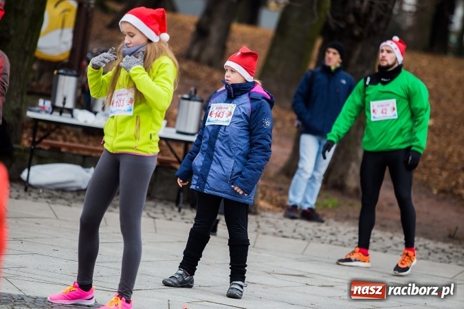 Zdjęcie w galerii na portalu naszraciborz.pl: Bieg Mikołajkowy w parku Roth wiadomości z regionu