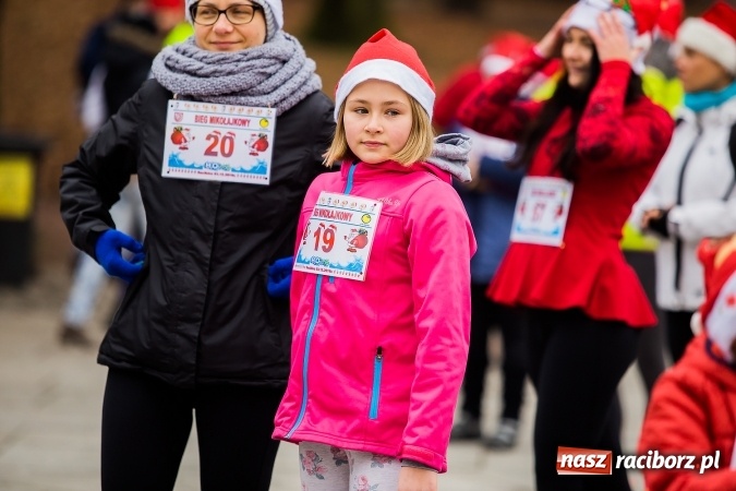 Zdjęcie w galerii na portalu naszraciborz.pl: Bieg Mikołajkowy w parku Roth wiadomości z regionu
