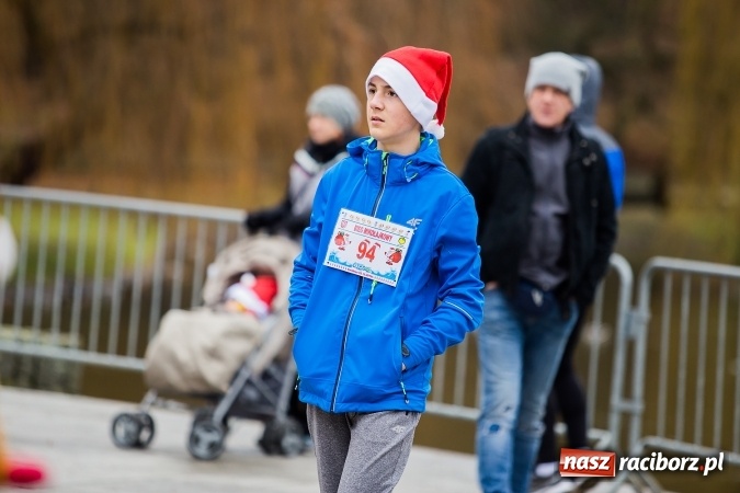 Zdjęcie w galerii na portalu naszraciborz.pl: Bieg Mikołajkowy w parku Roth wiadomości z regionu
