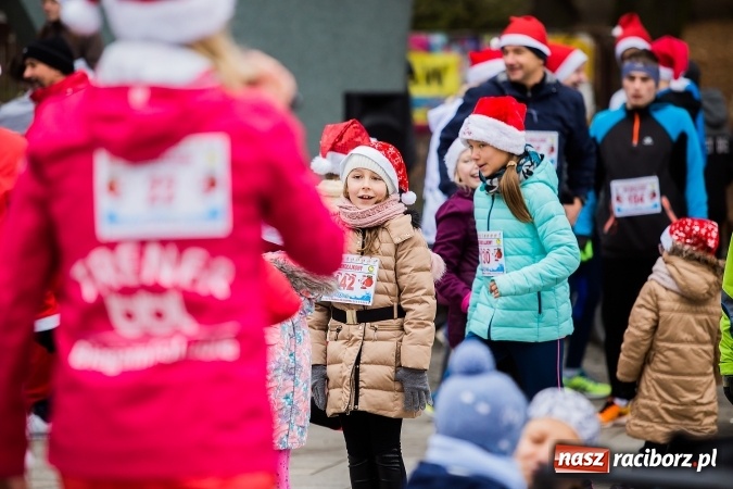 Zdjęcie w galerii na portalu naszraciborz.pl: Bieg Mikołajkowy w parku Roth wiadomości z regionu