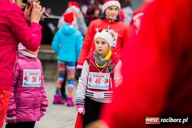 Zdjęcie w galerii na portalu naszraciborz.pl: Bieg Mikołajkowy w parku Roth wiadomości z regionu