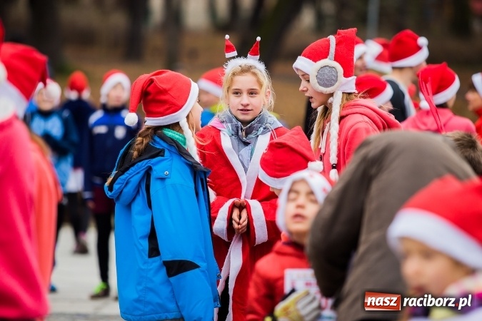 Zdjęcie w galerii na portalu naszraciborz.pl: Bieg Mikołajkowy w parku Roth wiadomości z regionu