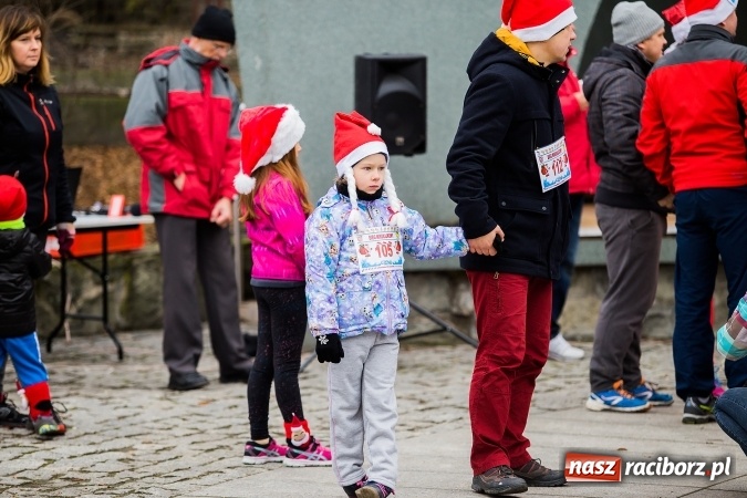 Zdjęcie w galerii na portalu naszraciborz.pl: Bieg Mikołajkowy w parku Roth wiadomości z regionu